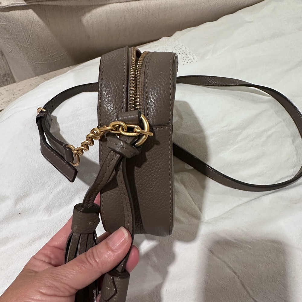 Tory Burch McGraw Camera Bag Silver Maple Crossbody Bag with Gold Hardware - Picture 3 of 9